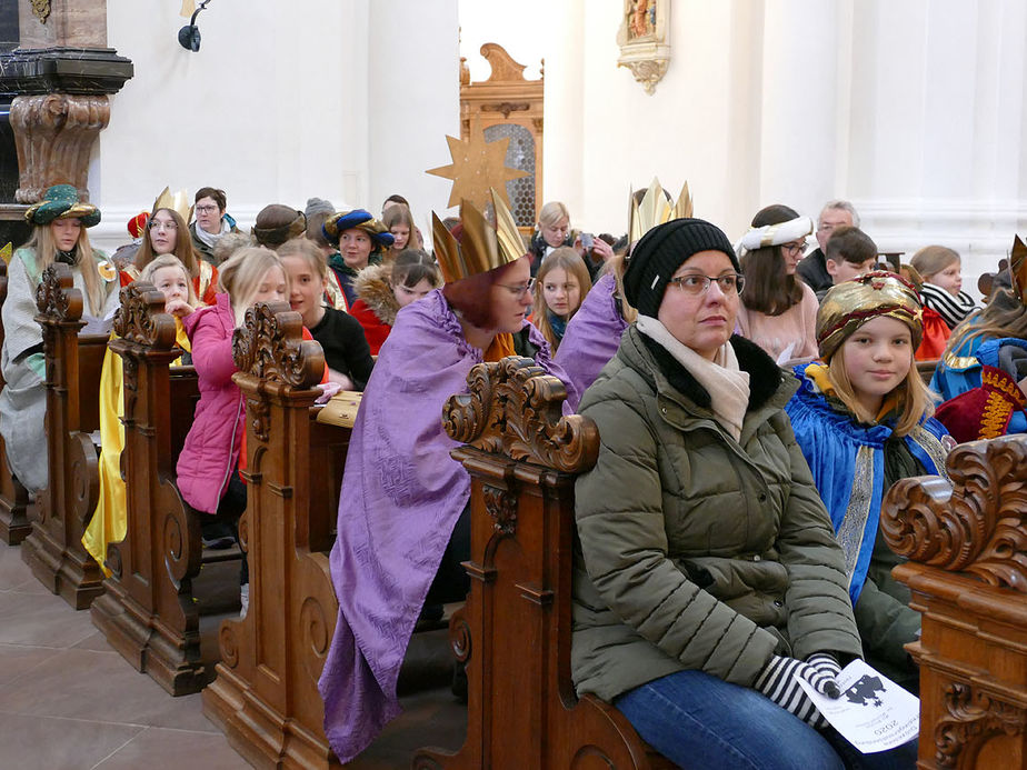 Aussendung der Sternsinger im Hohen Dom zu Fulda (Foto: Karl-Franz Thiede)